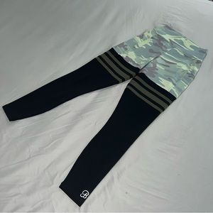 Bombshell Sportswear Camo Leggings - size small